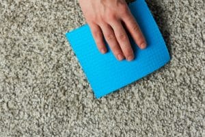čím vyčistit koberec