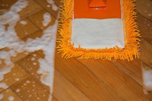 přípravky na čištění podlah 